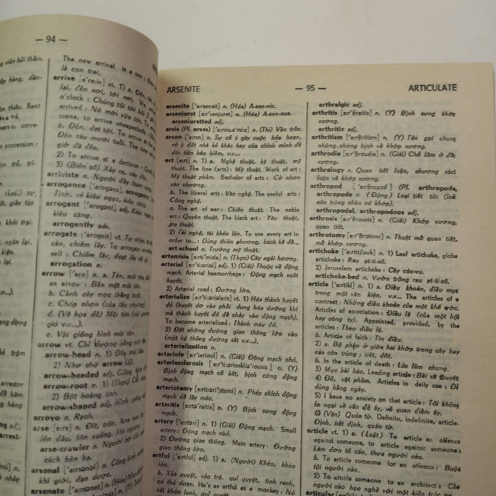 ANH-VIET Tan Tu-Dien New English-Vietnamese Dictionary Nguyen Van Khon