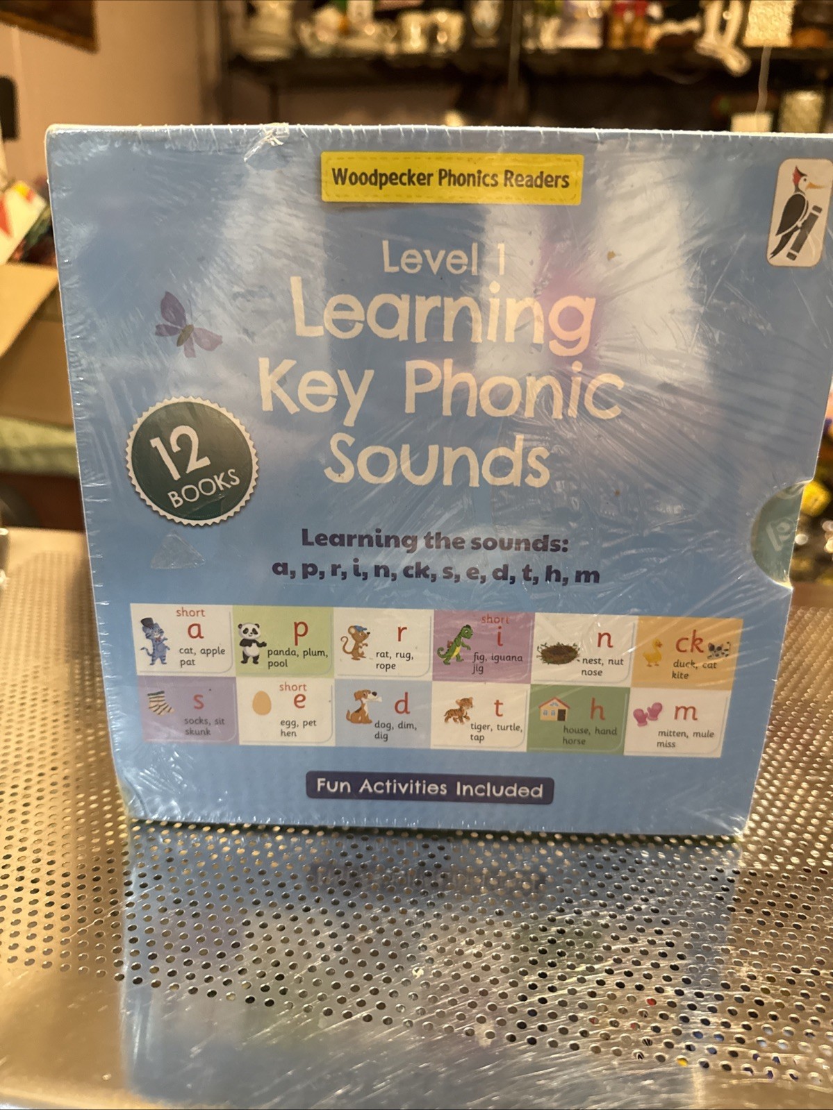 Woodpecker Phonics Readers Level 1, a 12-book collection box set