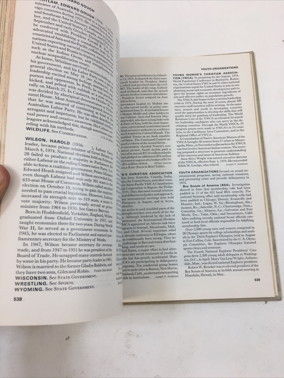 The World Book Year Book 1975 – Field Enterprises (Hardcover, 1975)