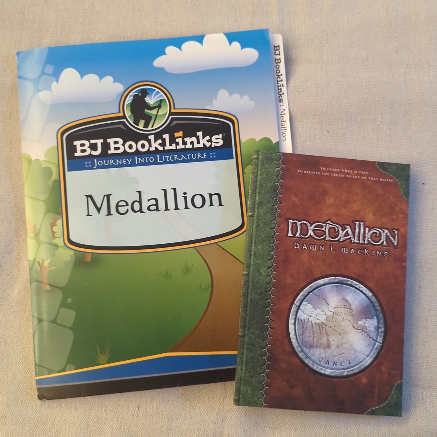 BJU Press Reading 4 Booklinks: Medallion By Dawn L Watkins