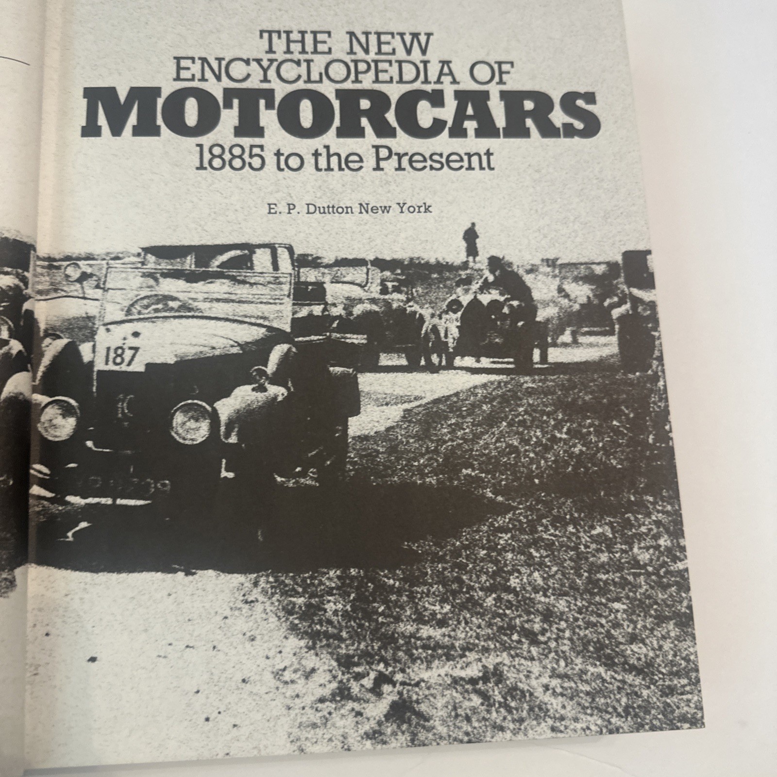 New Encyclopedia of Motorcars Hardcover 1885 to the Present Georgano 1982 VTG DJ